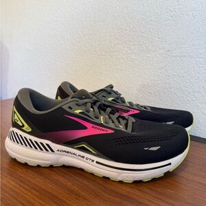 Brooks Women's Black and Pink Athletic Shoes Size 11D